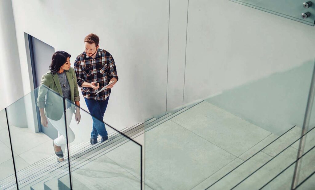 Einstieg und Grundlagen zu SAP lernenTeilnehmer:innen in einer SAP-Grundlagenschulung bei Cegos Integrata